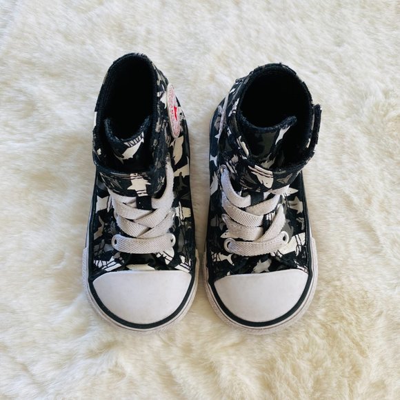 Converse Chuck Taylor All Star Hi-Top Toddler Sneakers Shark Pattern size 5 - Picture 3 of 8